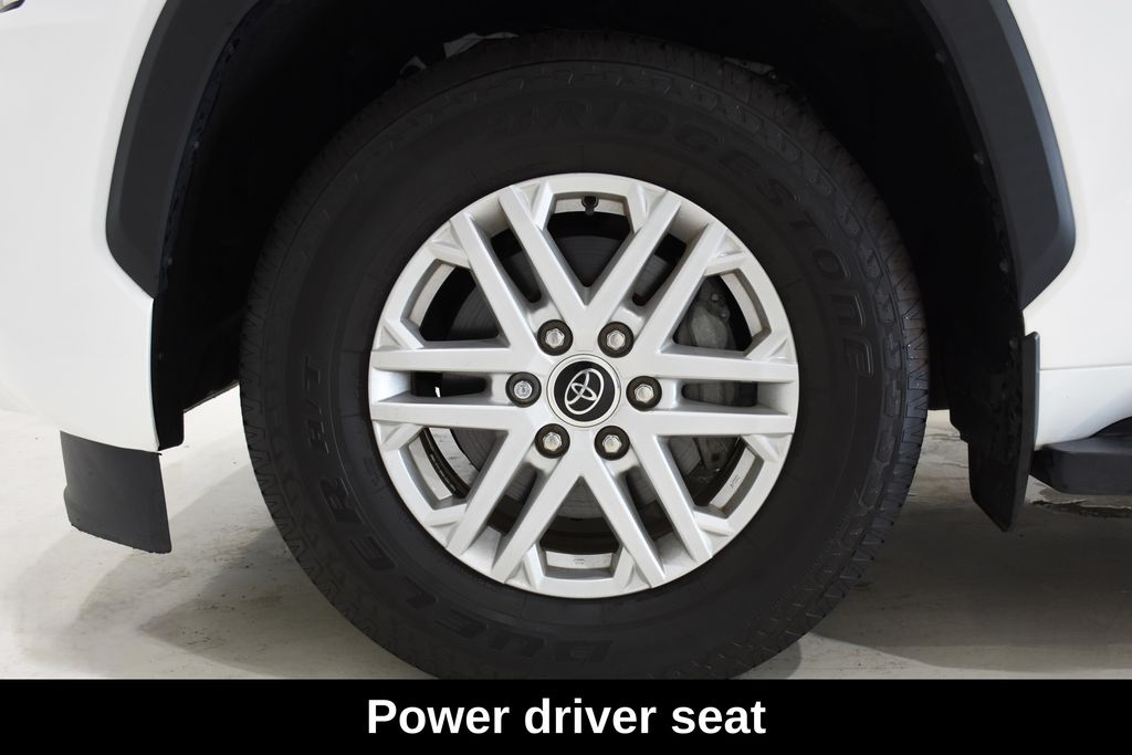 2023 Toyota Sequoia SR5 - Photo 7