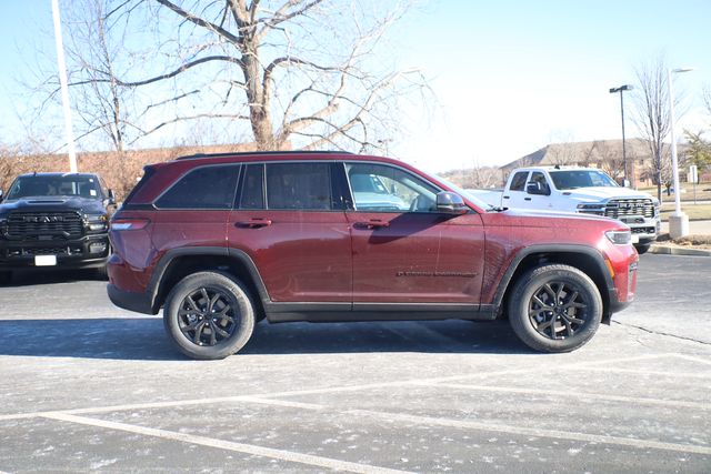 New 2026 Jeep Grand Cherokee LAREDO ALTITUDE 4X4 Sport Utility