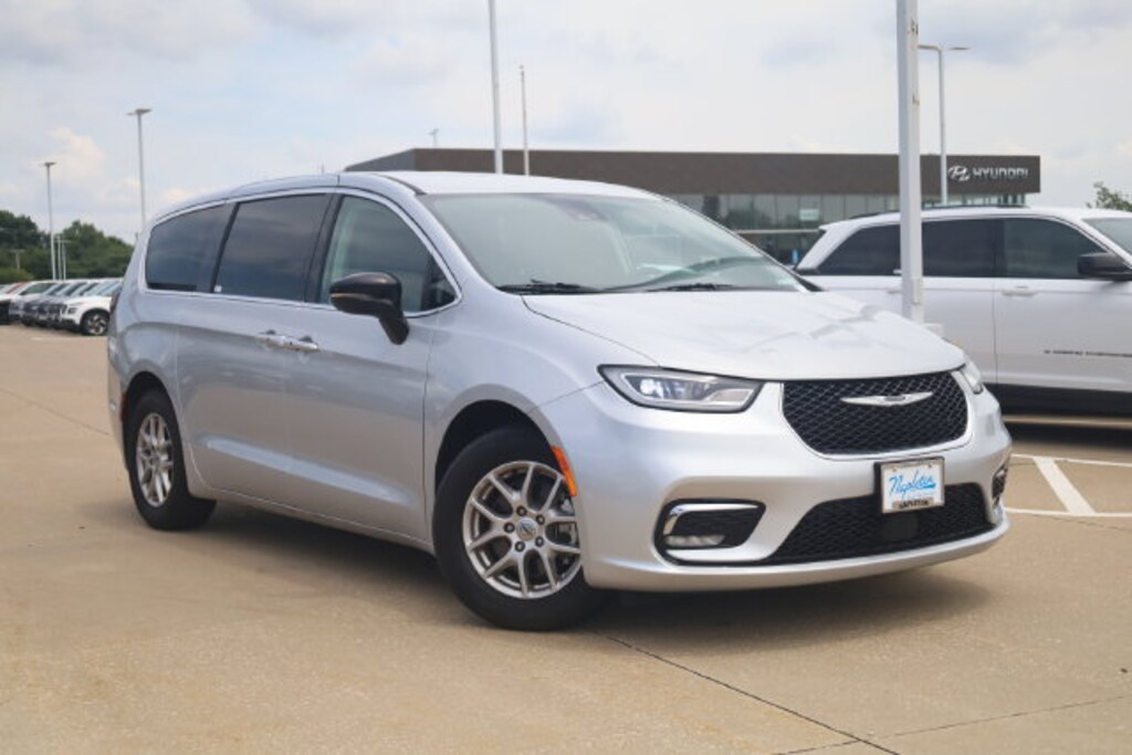 Used 2024 Chrysler Pacifica Touring L Van Passenger Van