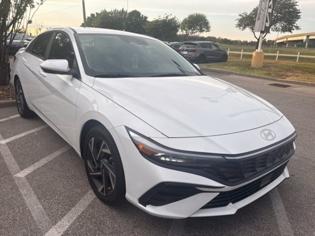 Used 2025 Hyundai Elantra SEL Convenience Sedan