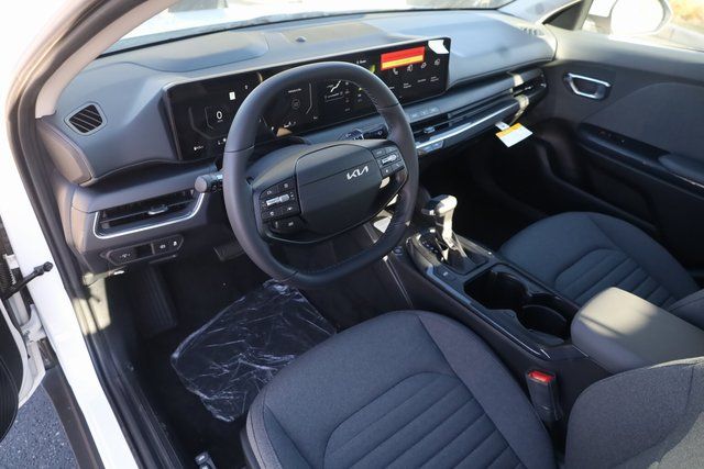 2025 Kia K4 EX - Photo 11