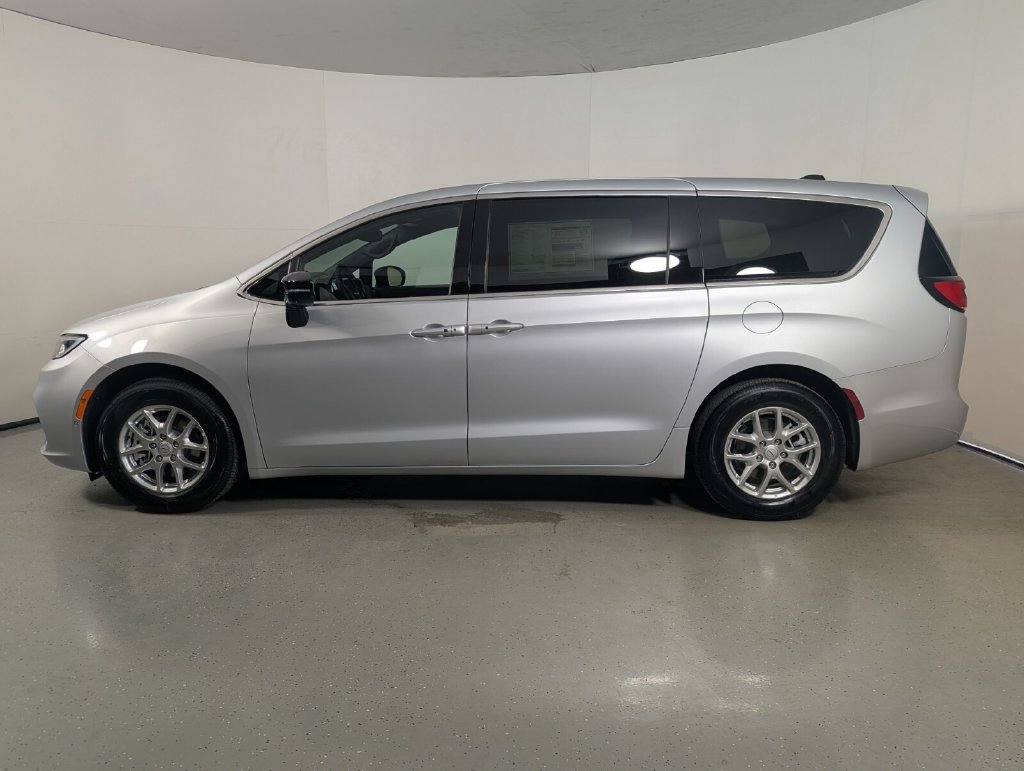 New 2026 Chrysler Pacifica SELECT Passenger Van