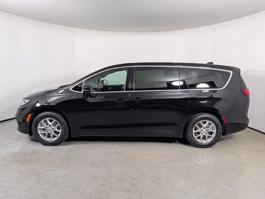 New 2026 Chrysler Pacifica SELECT Passenger Van