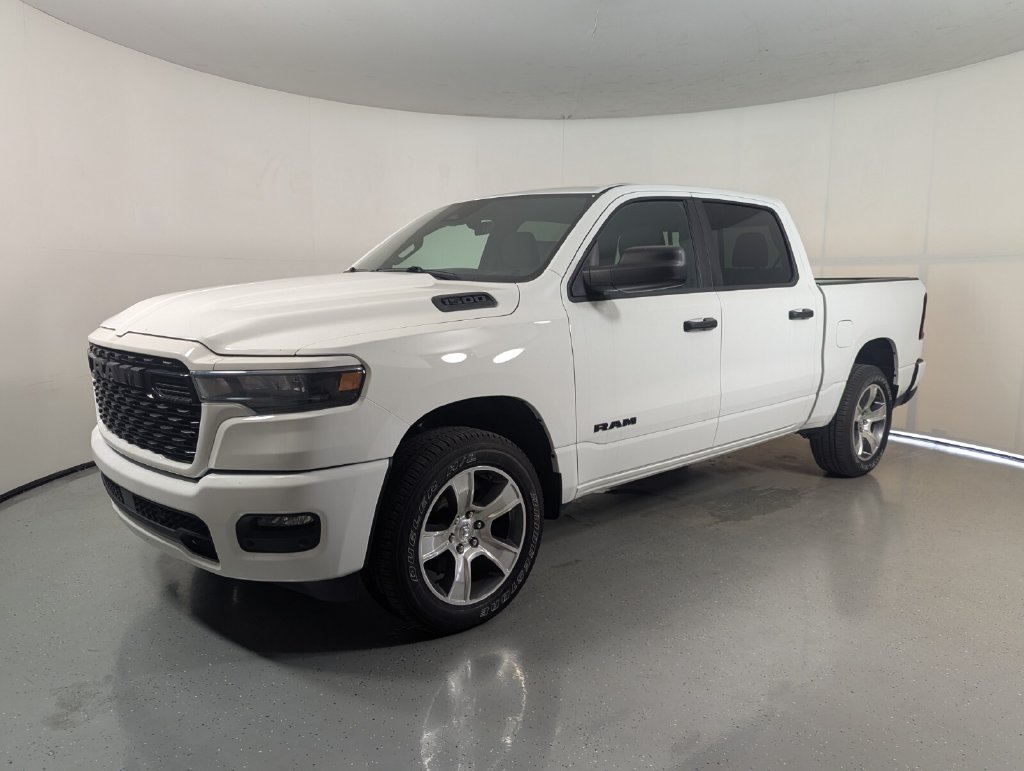 New 2026 Ram 1500 EXPRESS CREW CAB 4X2 5'7 BOX Pickup
