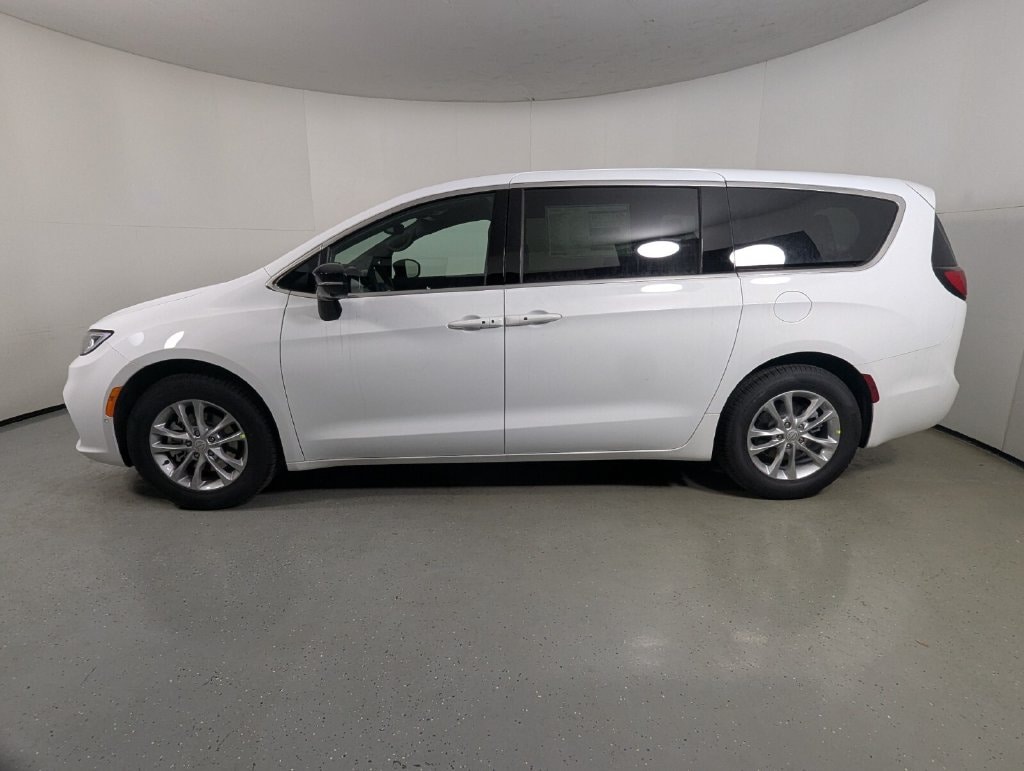 New 2026 Chrysler Pacifica SELECT Passenger Van