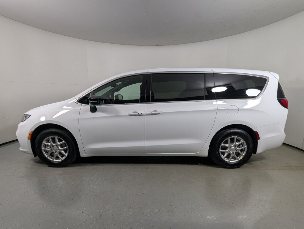 New 2026 Chrysler Pacifica SELECT Passenger Van