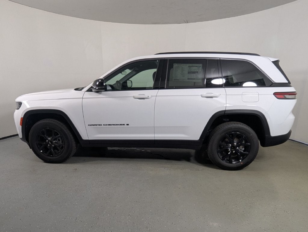 New 2026 Jeep Grand Cherokee LAREDO ALTITUDE 4X4 Sport Utility