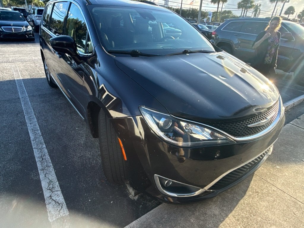 Used 2018 Chrysler Pacifica Touring L Minivan/Van
