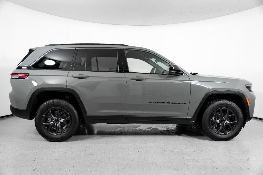 New 2027 Jeep Grand Cherokee LAREDO ALTITUDE 4X4 Sport Utility