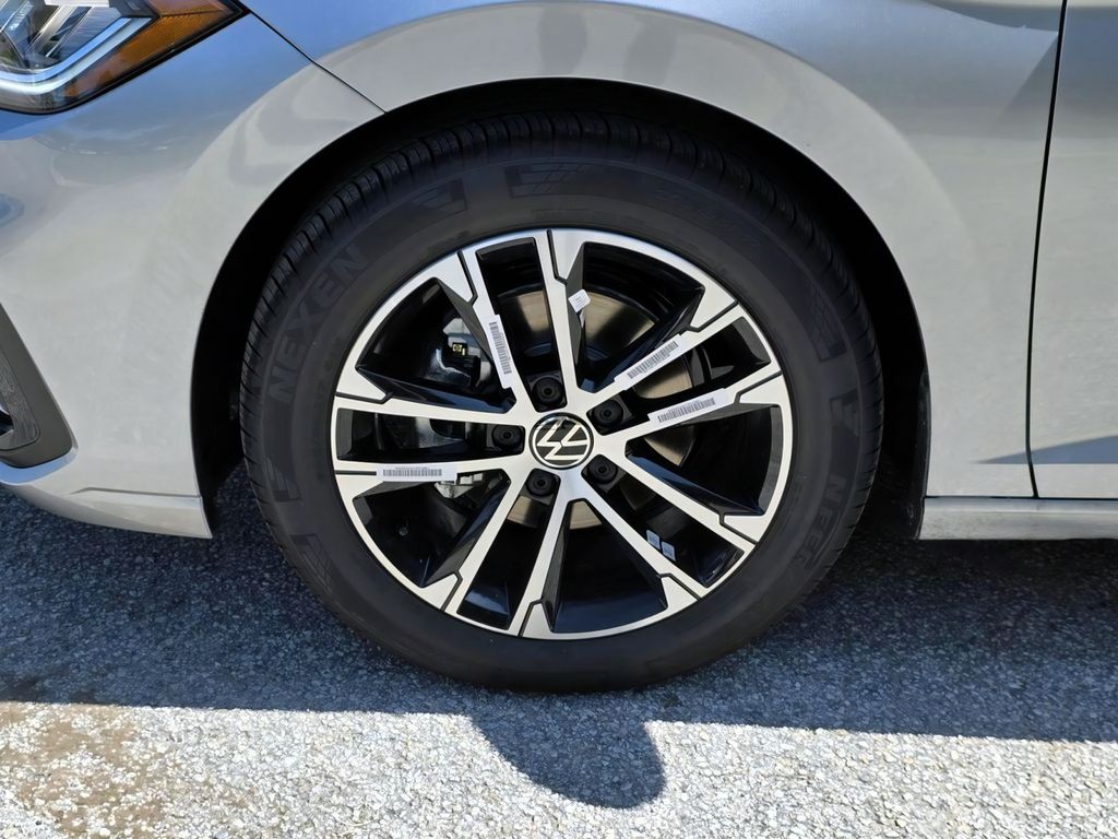 2025 Volkswagen Jetta Sport - Photo 9