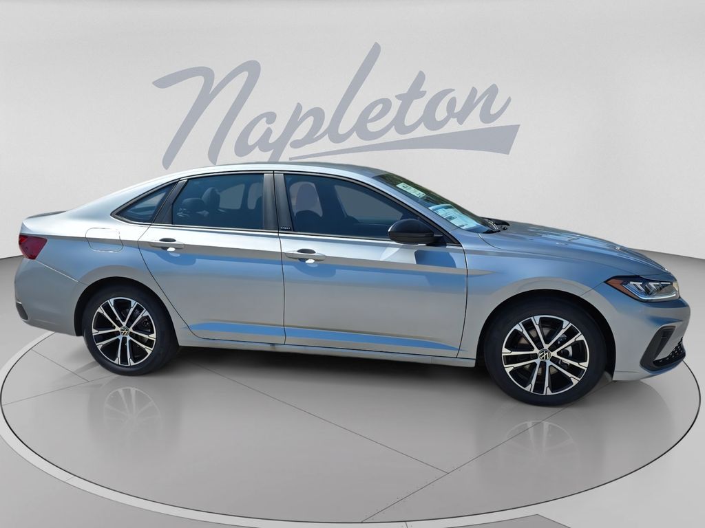 2025 Volkswagen Jetta Sport - Photo 3
