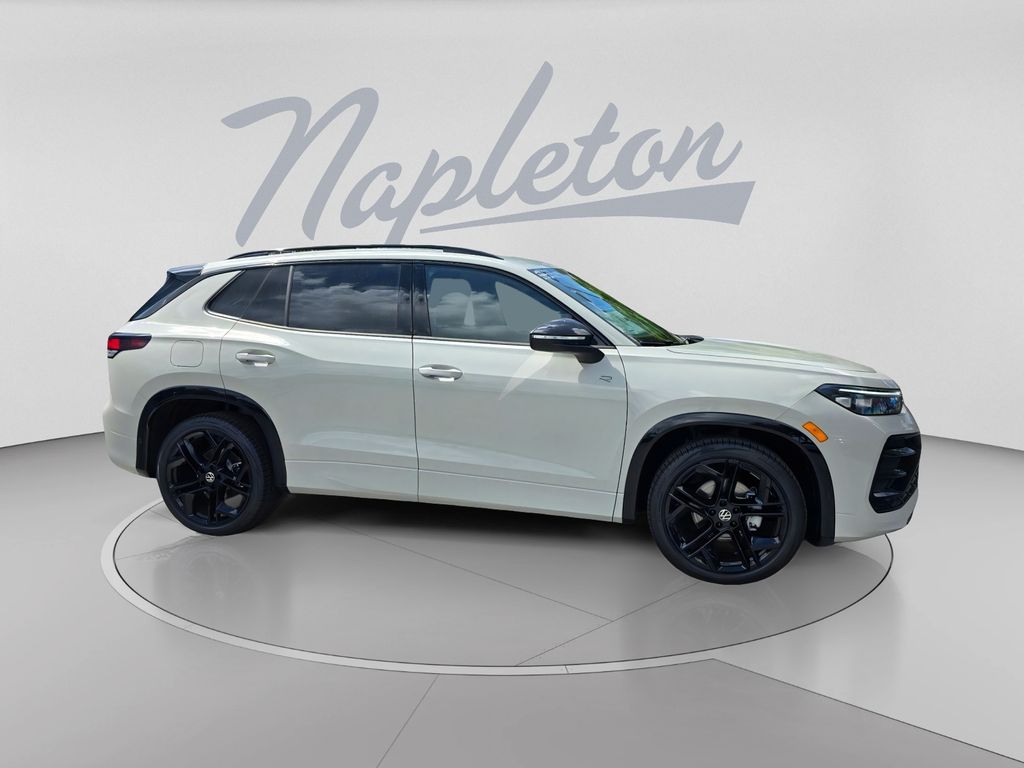 New 2026 Volkswagen Tiguan SE R-Line Black SUV