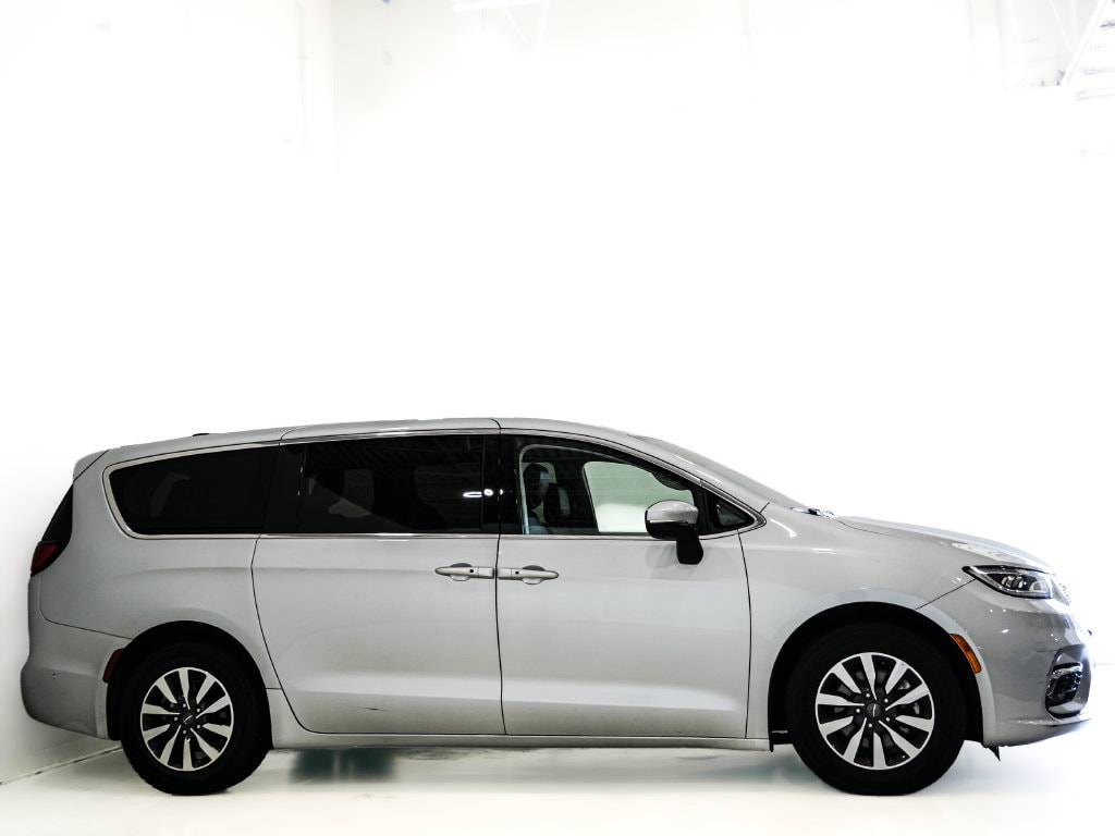 Certified 2023 Chrysler Pacifica Hybrid Touring L Minivan/Van