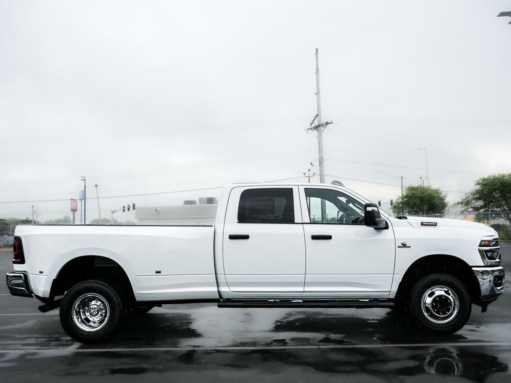 New 2027 Ram 3500 TRADESMAN CREW CAB 4X4 8' BOX Pickup