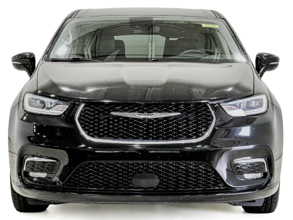 Used 2024 Chrysler Pacifica Touring L Minivan/Van