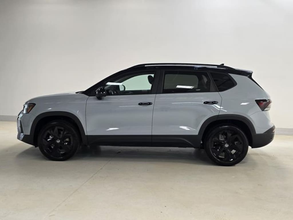 New 2026 Volkswagen Taos 1.5T SE Black SUV