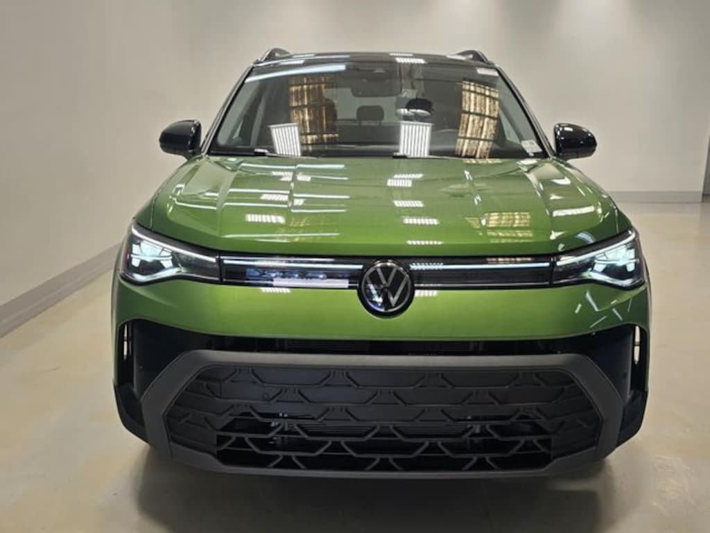 New 2026 Volkswagen Taos 1.5T SE Black SUV