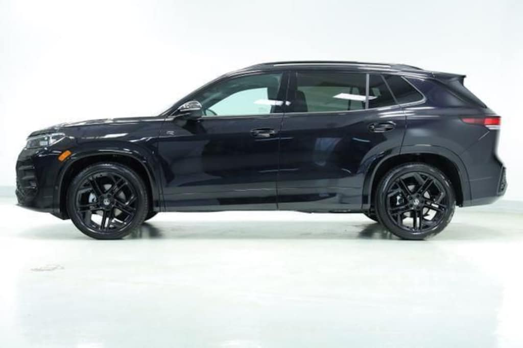 New 2026 Volkswagen Tiguan SE R-Line Black SUV