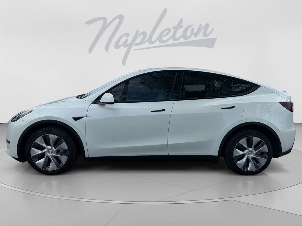 Used 2024 Tesla Model Y Long Range with VIN 7SAYGDEE0RA231442 for sale in Oakbrook Terrace, IL