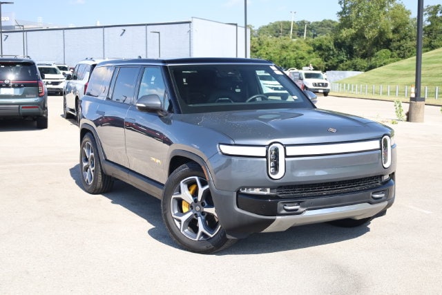 Used 2024 Rivian R1S Adventure with VIN 7PDSGABAXRN038151 for sale in St. Louis, MO