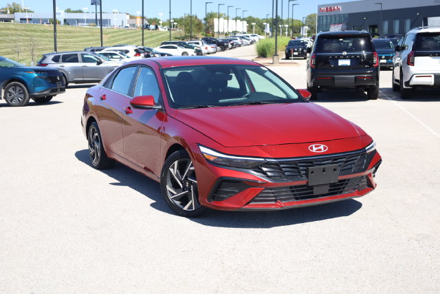 Used 2025 Hyundai Elantra SEL Convenience Sedan