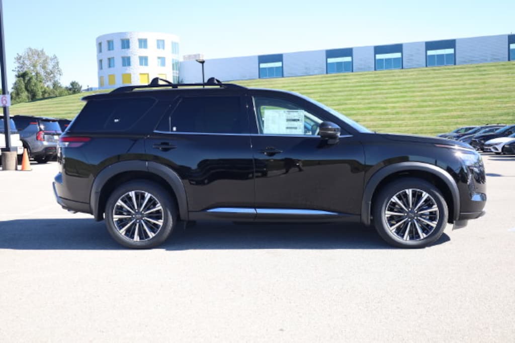 New 2026 Nissan Pathfinder Platinum SUV