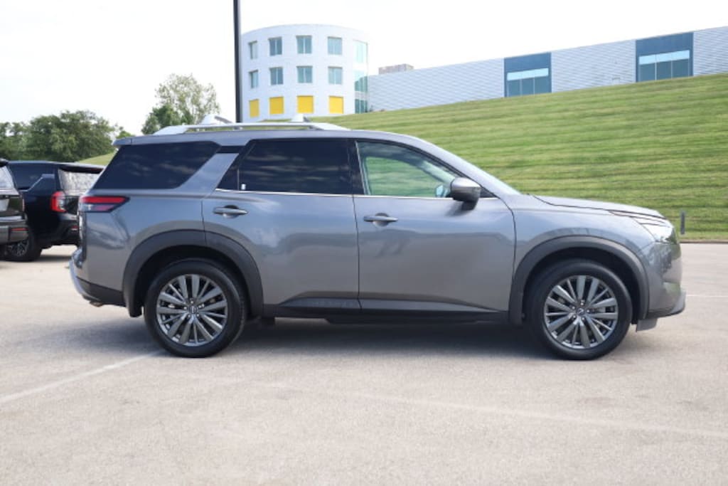 Certified 2025 Nissan Pathfinder SL SUV