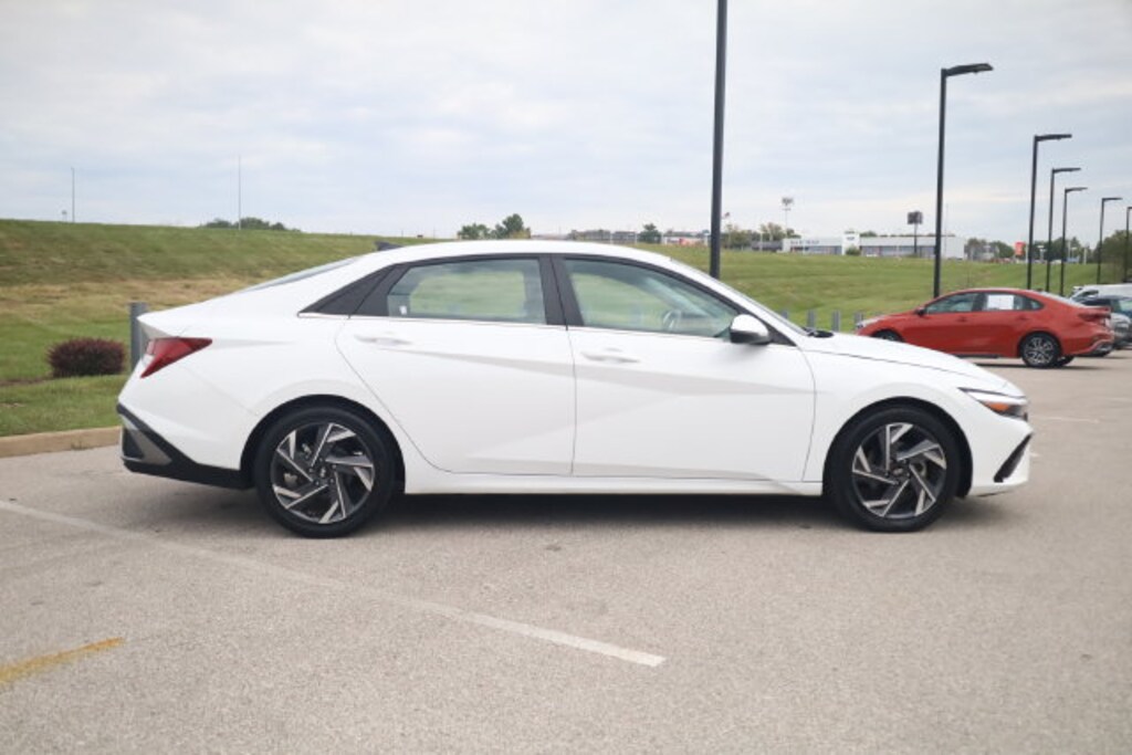 Used 2025 Hyundai Elantra Limited Sedan