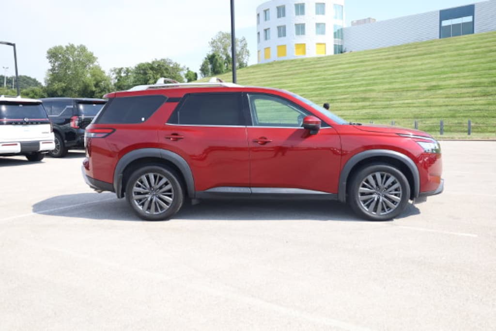 Certified 2024 Nissan Pathfinder SL SUV