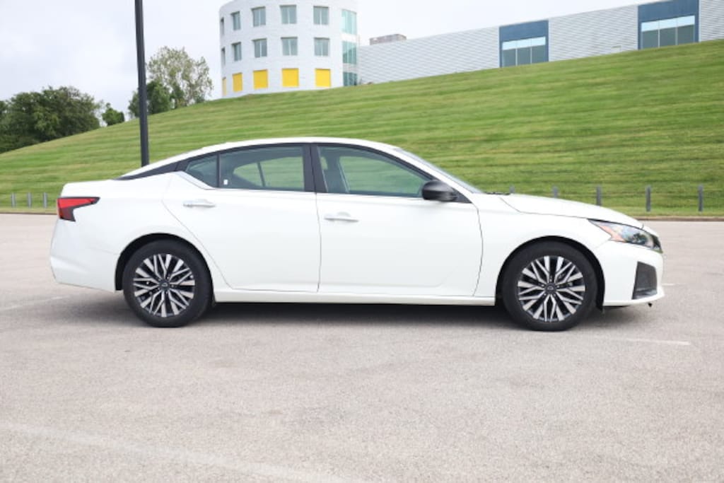 Used 2025 Nissan Altima SV Sedan