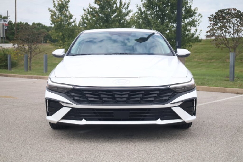 Used 2025 Hyundai Elantra Limited Sedan