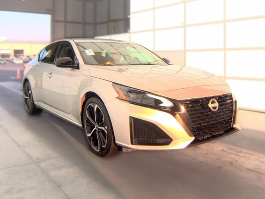 Used 2025 Nissan Altima SR Sedan