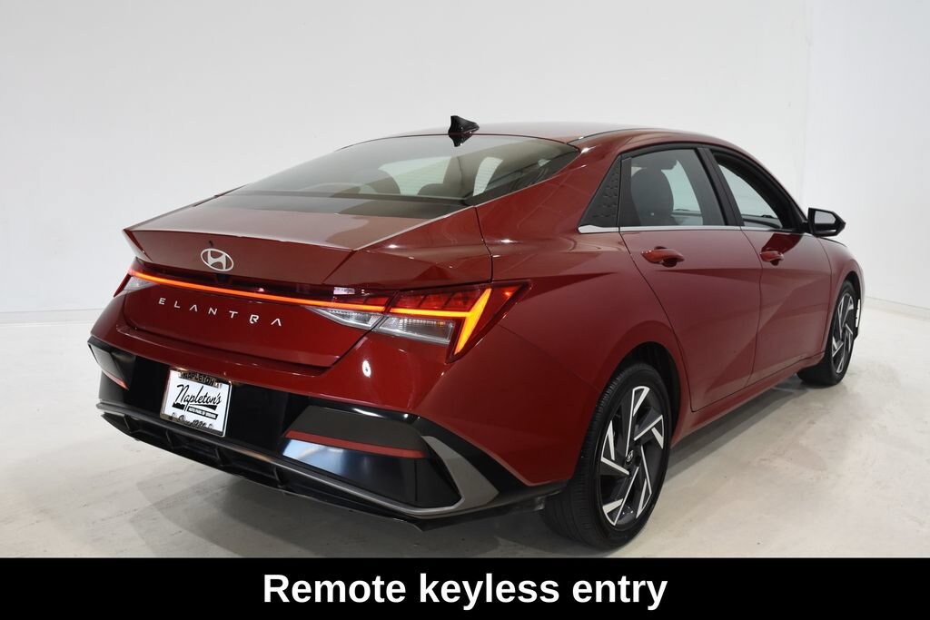 Used 2025 Hyundai Elantra SEL Convenience Sedan