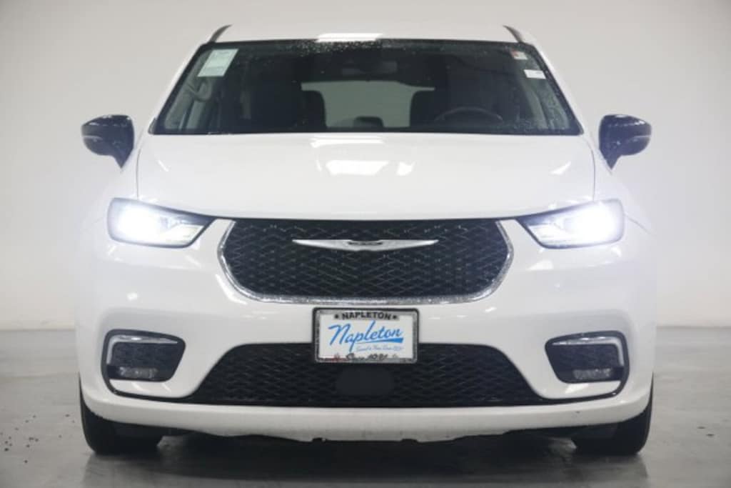 Used 2024 Chrysler Pacifica Touring L Minivan/Van
