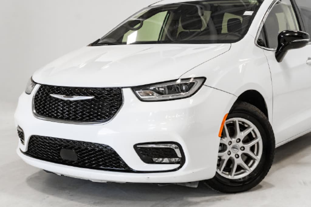 Used 2024 Chrysler Pacifica Touring L Minivan/Van