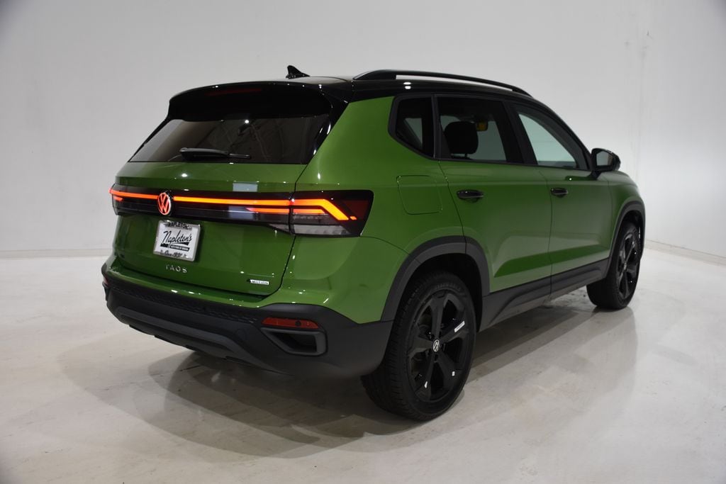 New 2026 Volkswagen Taos 1.5T SE Black SUV