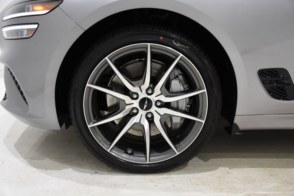 2026 GENESIS G70 Standard - Photo 6