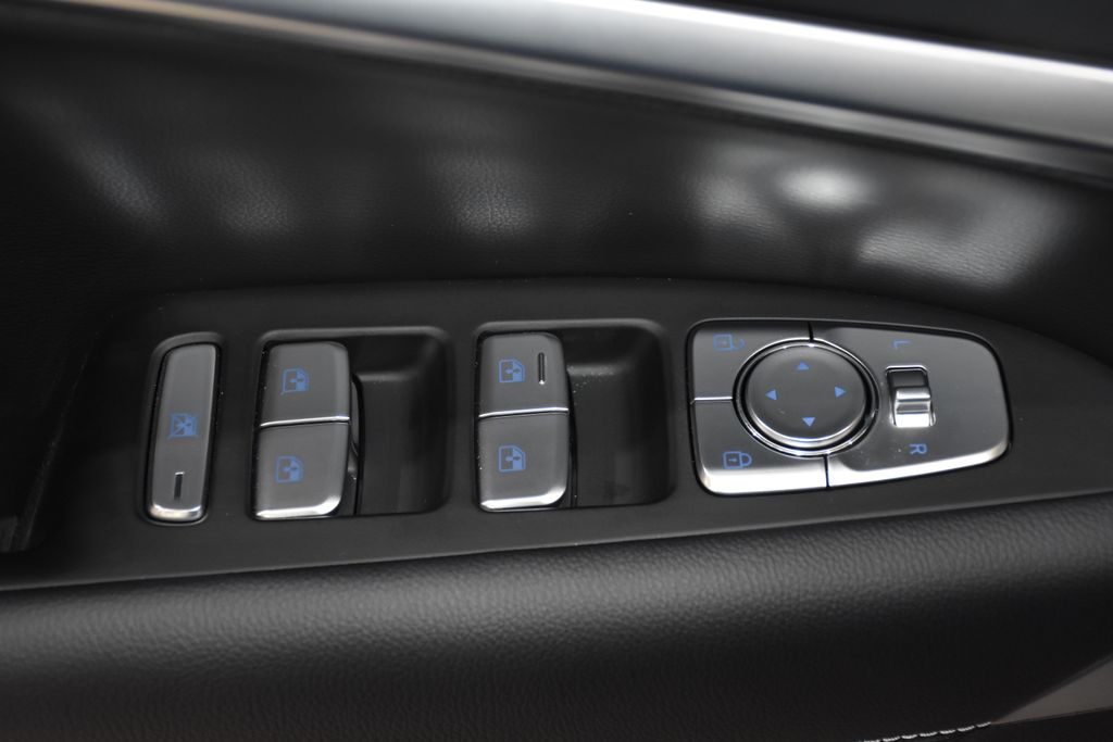 2026 GENESIS G70 Standard - Photo 18