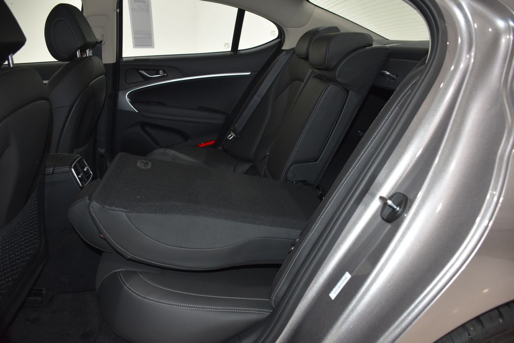 2026 GENESIS G70 Standard - Photo 23
