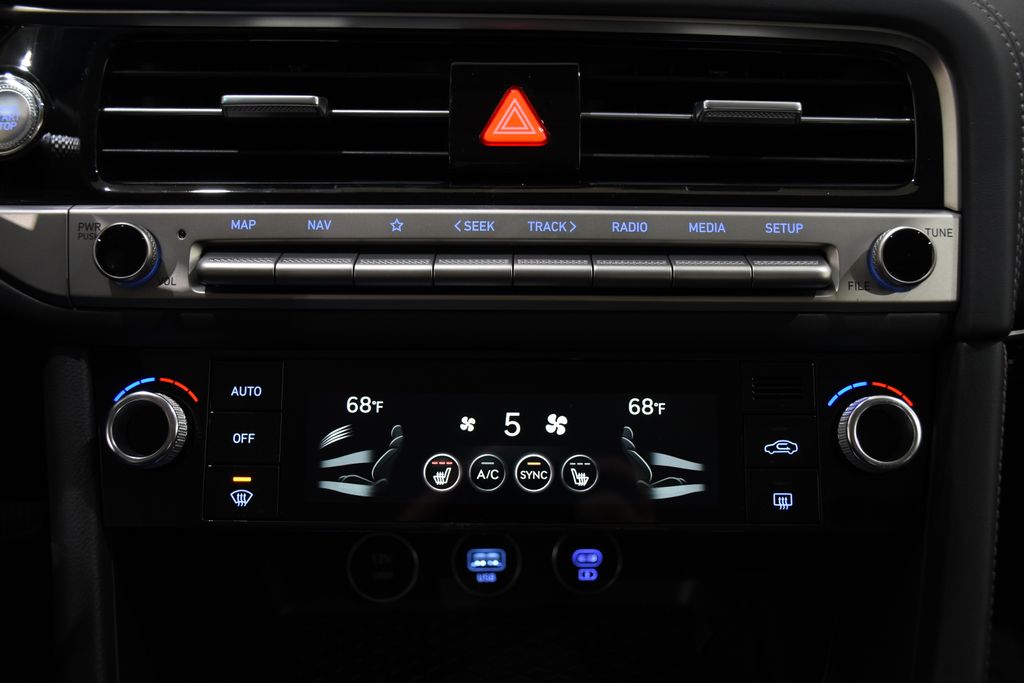 2026 GENESIS G70 Standard - Photo 15