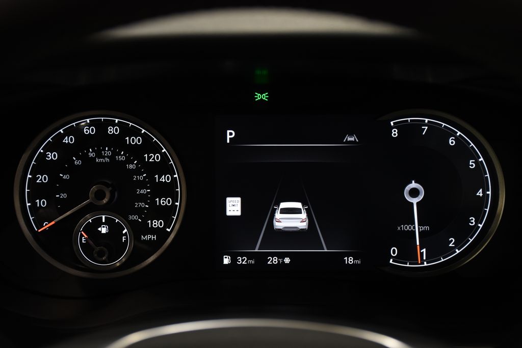 2026 GENESIS G70 Standard - Photo 11
