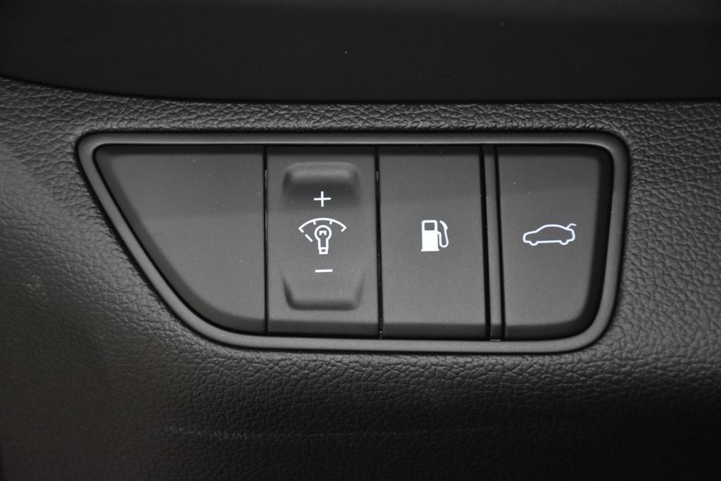 2026 GENESIS G70 Standard - Photo 9