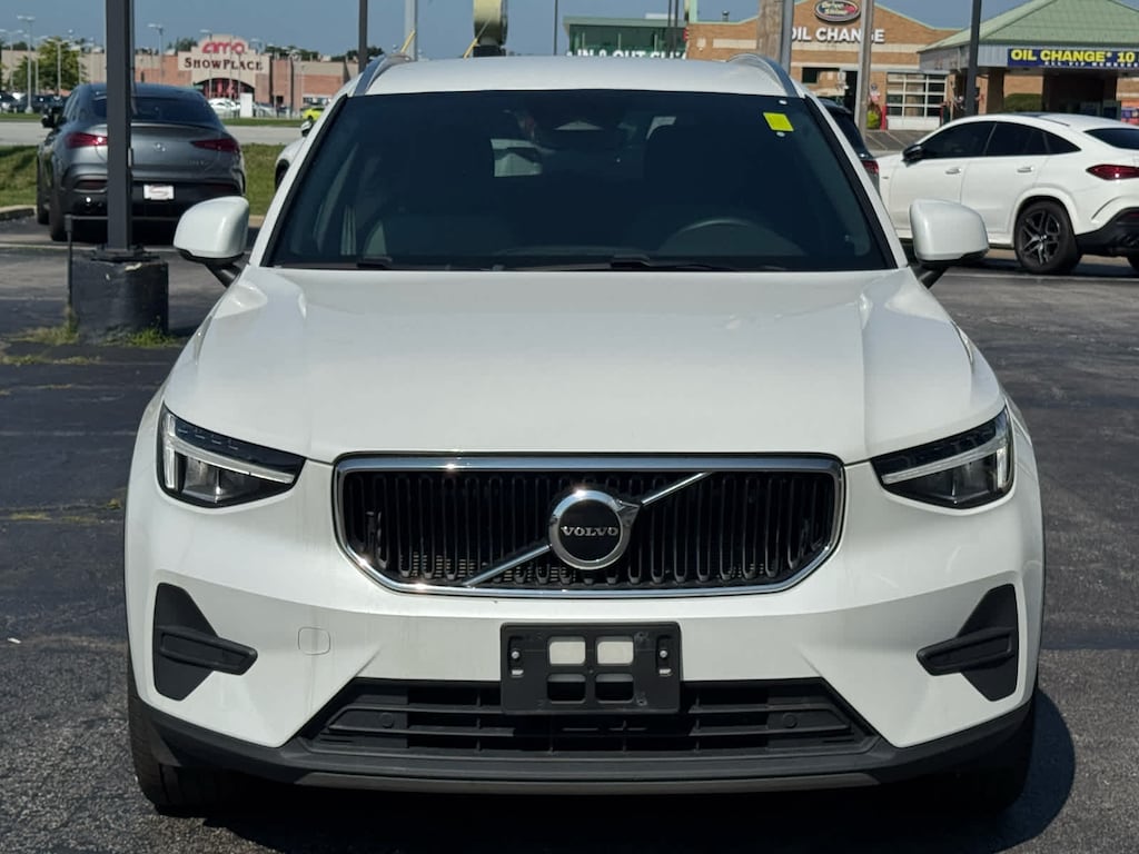 Used 2023 Volvo XC40 Core B5 AWD