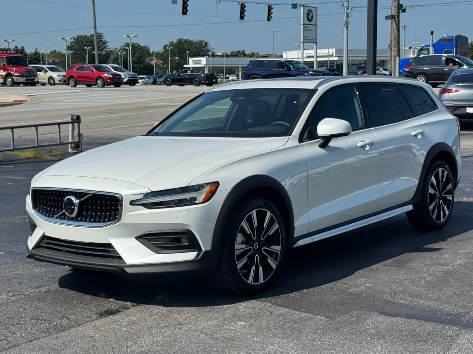 2026 Volvo V60 Cross Country Ultra - Photo 4