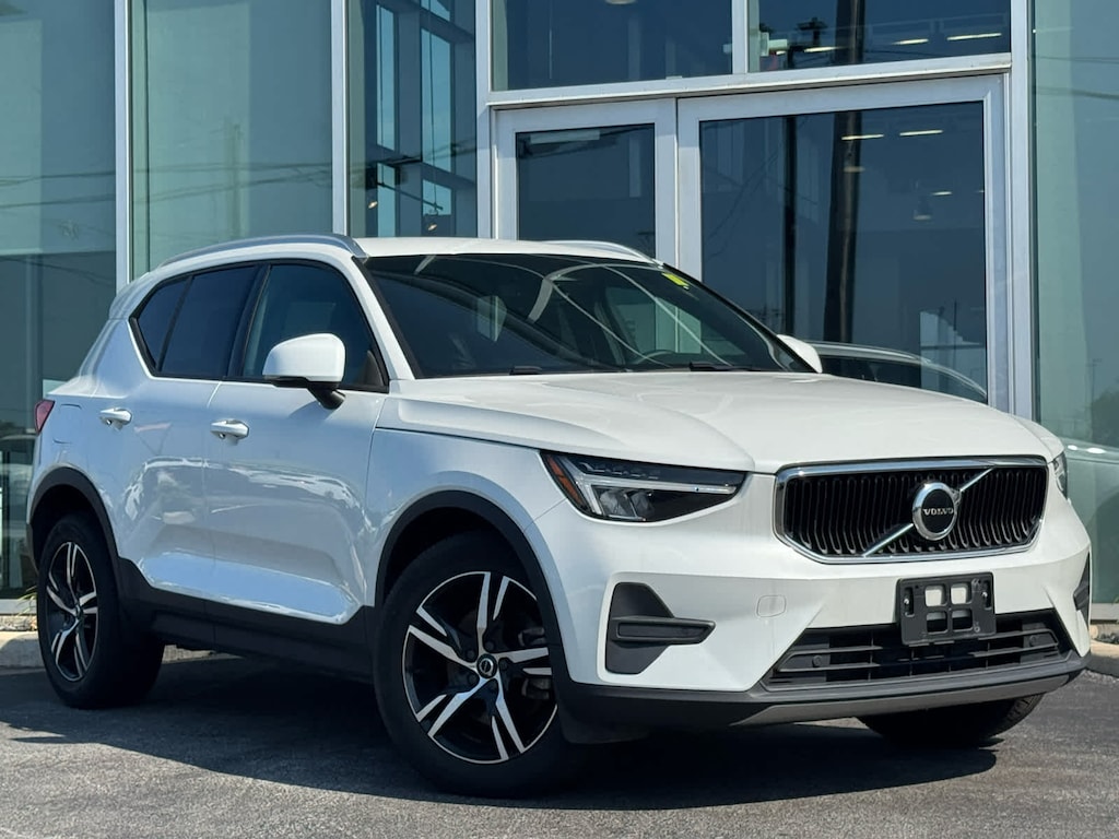 Used 2023 Volvo XC40 Core B5 AWD