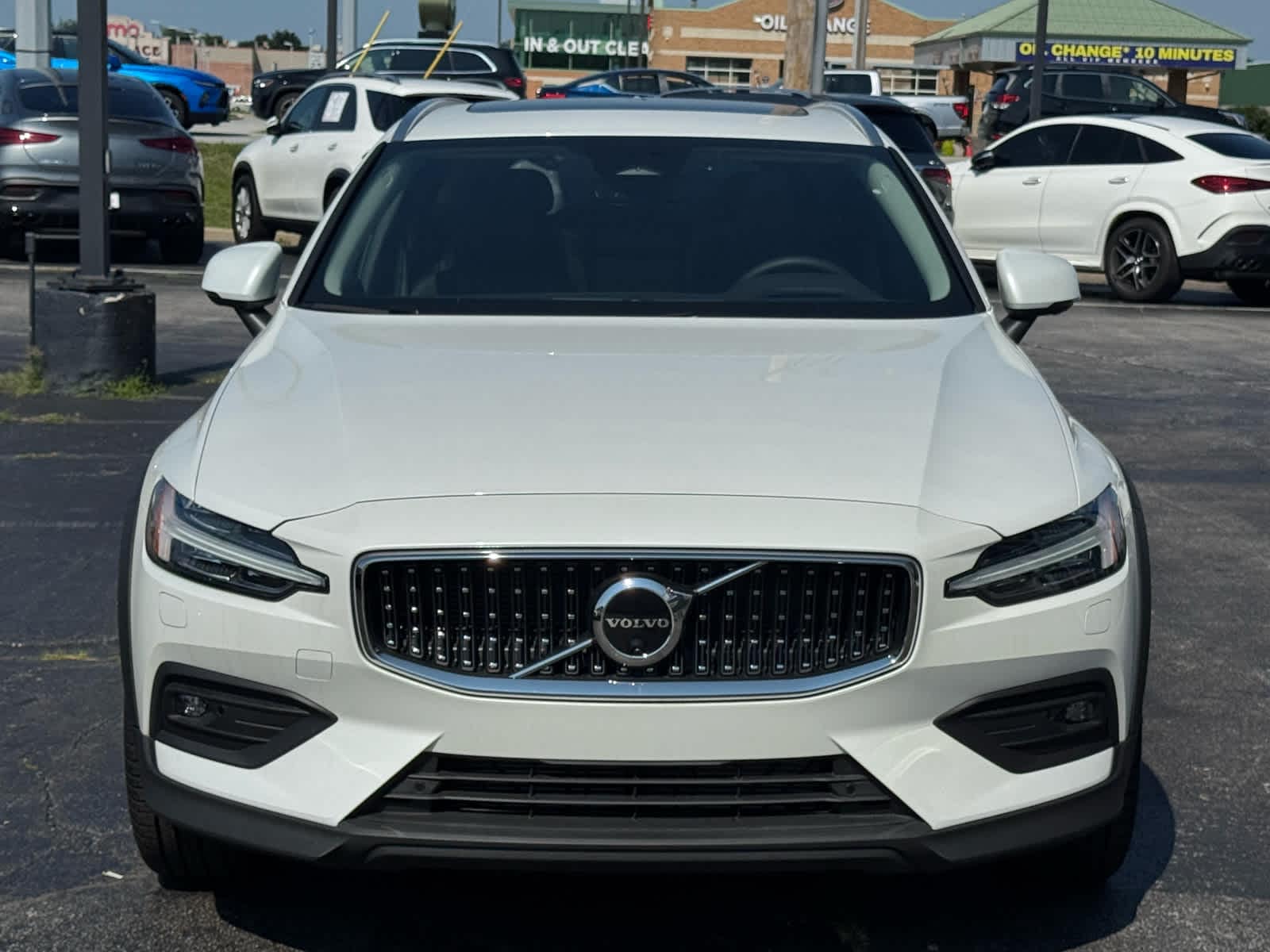 2026 Volvo V60 Cross Country Ultra - Photo 3