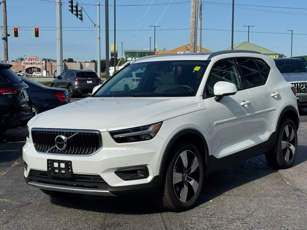 Used 2022 Volvo XC40 Momentum T5 AWD