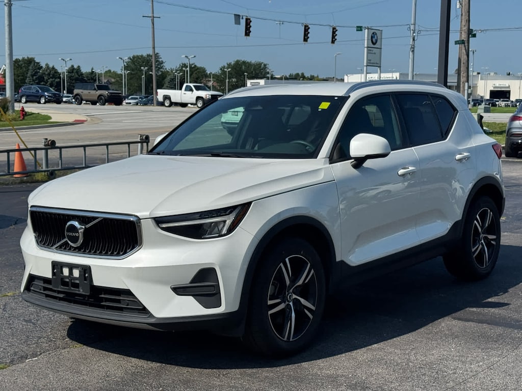 Used 2023 Volvo XC40 Core B5 AWD