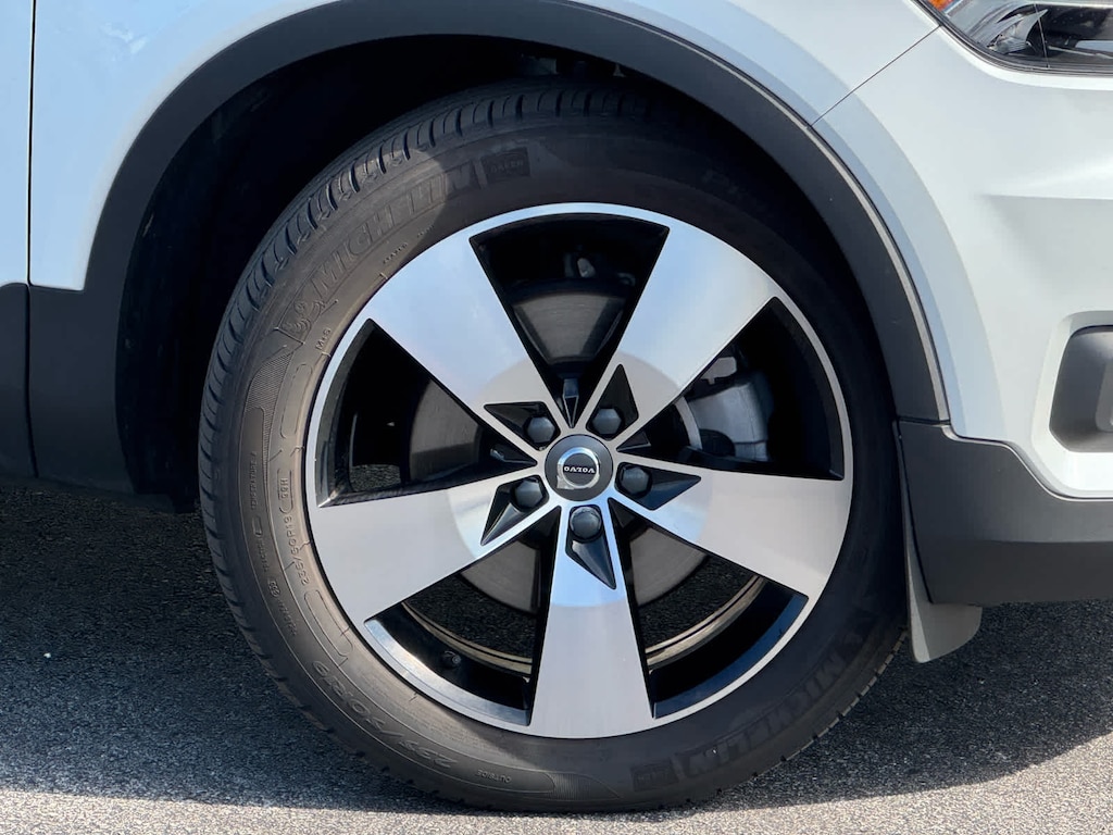 Used 2022 Volvo XC40 Momentum T5 AWD