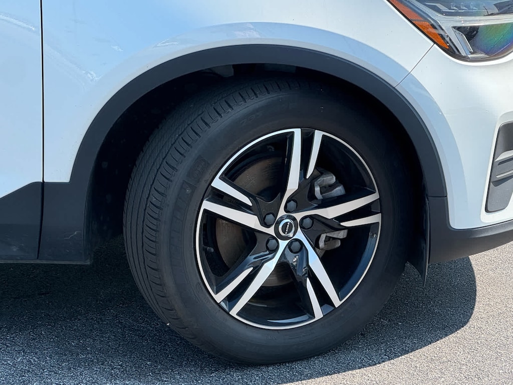Used 2023 Volvo XC40 Core B5 AWD